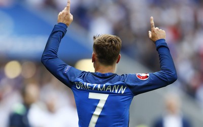 FB体育焦点-凯蒂麦卡比和队友冲突现场视频流出